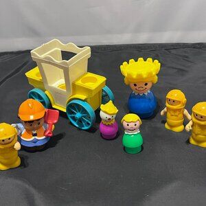 Lot of 8 Vintage Fisher Price Little People & Carriage